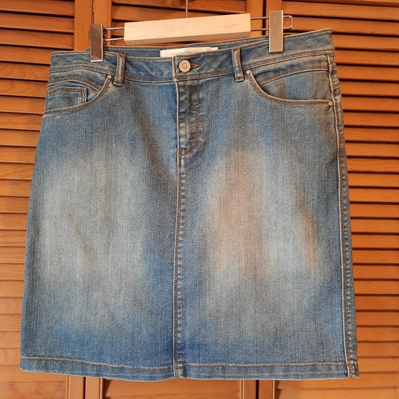 Contemporaine Medium Wash Jean skirt - Picture 2 of 3